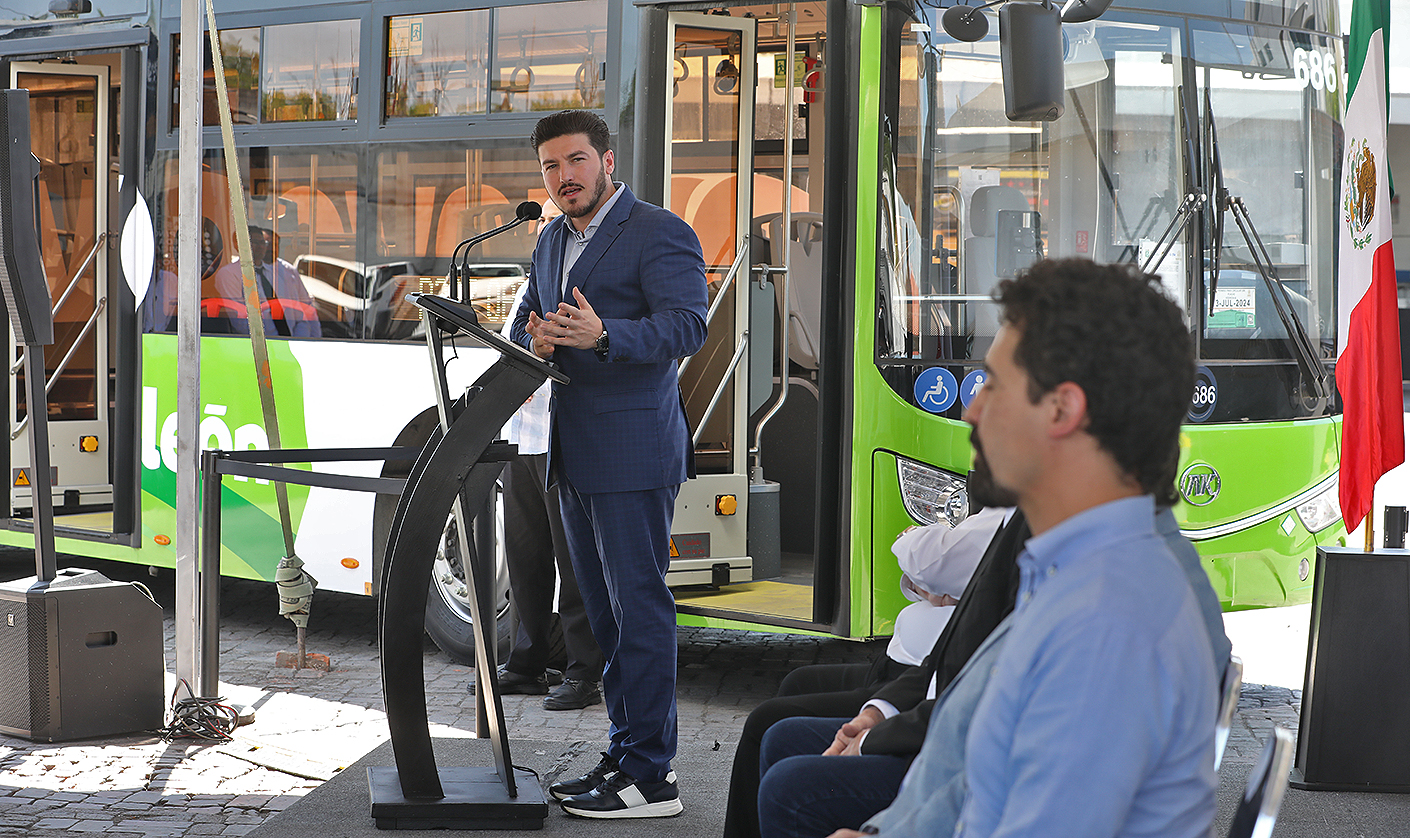 Lanza Nuevo León programa para renovar mil unidades de transporte público