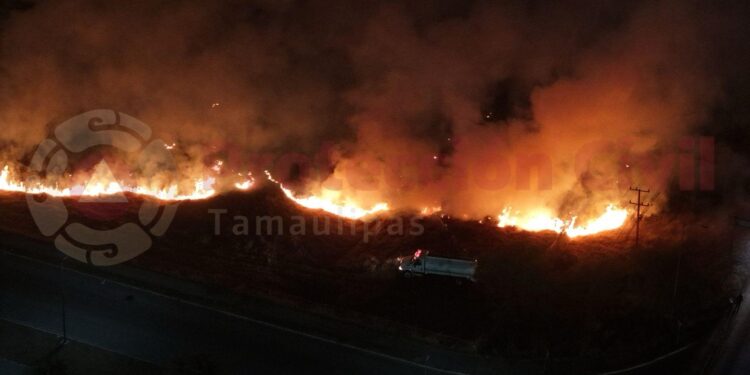 Controla Protección Civil aparatoso incendio en la capital