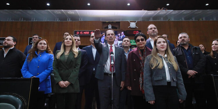 Designa Congreso a Javier Flores como fiscal general