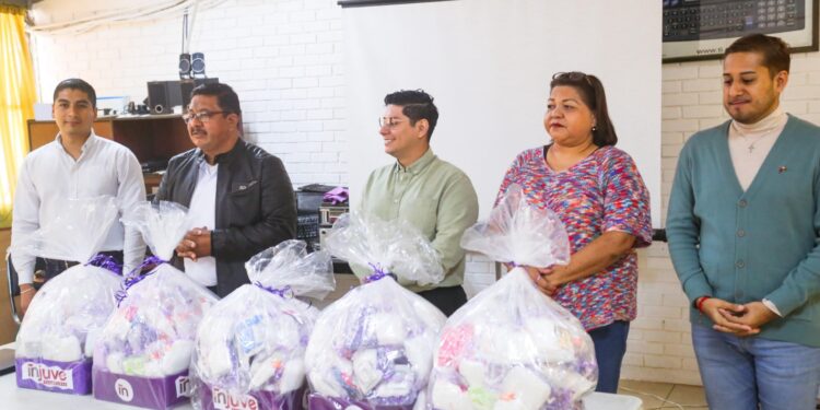 Impulsa Injuve Tamaulipas  entrega de productos de higiene femenina en escuelas públicas