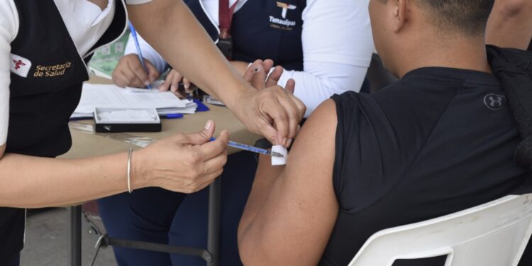 Inmunizan al personal de la SSPT contra COVID, influenza, neumococo, tétanos y hepatitis B