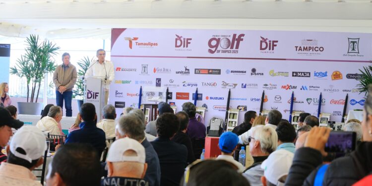 Premia gobernador Américo Villarreal a ganadores de Torneo de Golf DIF Tampico 2025