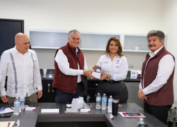 Reafirma Salud transparencia y buen gobierno: entrega videocámaras a verificadores de la COEPRIS