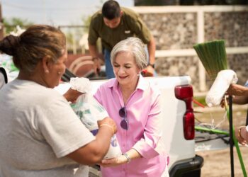 Atiende María de Villarreal a los sectores afectados por lluvias e inundaciones en Reynosa