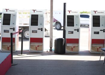 Avanza Tamaulipas en modernización de servicios públicos con entrega de cajeros expendedores de actas