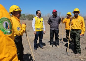 Colaboran brigadistas de SEDUMA en combate a incendio en González