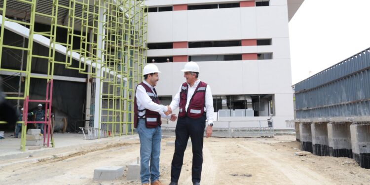 Constatan Américo Villarreal y Martí Batres obra del nuevo hospital del ISSSTE en Tampico