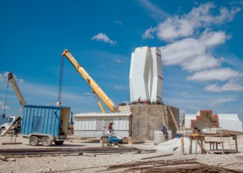 Da comienzo instalación de Cruz Monumental en Tula