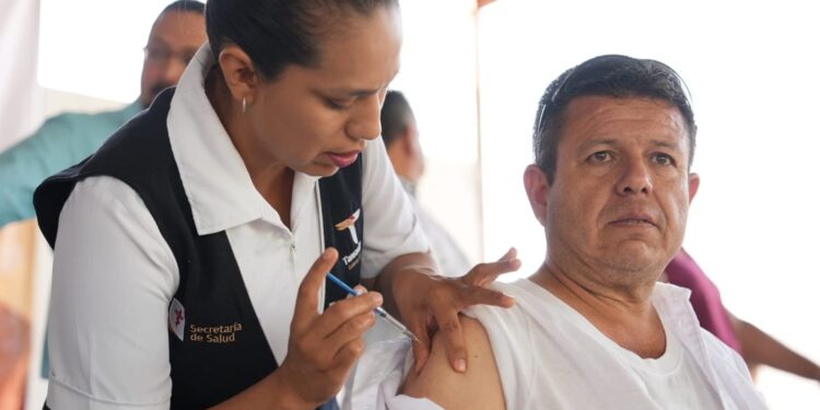 Mantiene SST vacunación contra influenza y COVID