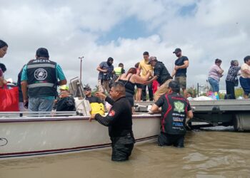 Recorre Guardia Estatal sectores afectados por inundaciones en Reynosa y realiza labores de rescate