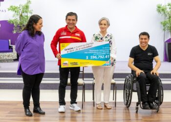 Atestigua María de Villarreal entrega de donativo de la campaña de redondeo de Oxxo en Tamaulipas