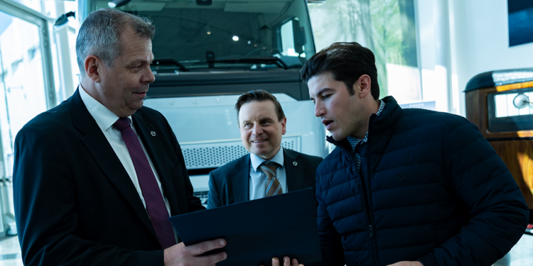 Confirma Volvo un billón de dólares de inversión para su planta en Nuevo León