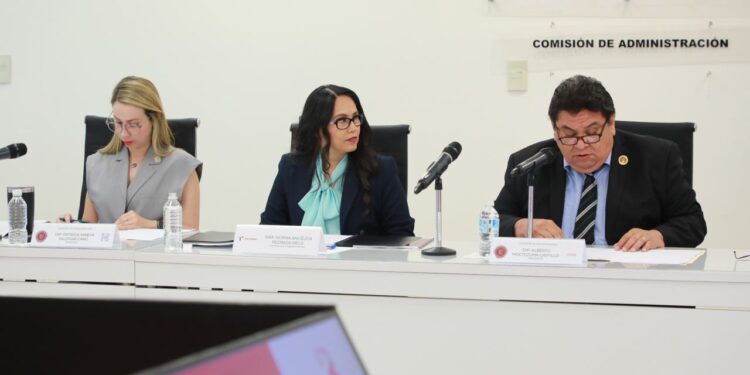Contralora muestra transparencia y rendición de cuentas ante Legislatura local