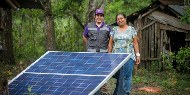 DIF Tamaulipas e IUSA instalan sistemas fotovoltaicos en comunidades rurales de Tamaulipas