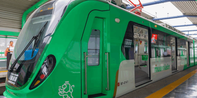 Pone Gobernador en marcha nuevos trenes para modernizar la Línea 1 de Metrorrey