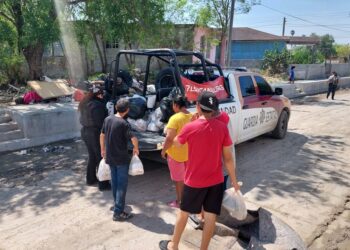 Preserva Guardia Estatal seguridad y entrega donativos en sectores afectados por inundación
