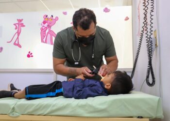 Atenta Secretaría de Salud por enfermedad de manos, pies y boca en la población infantil