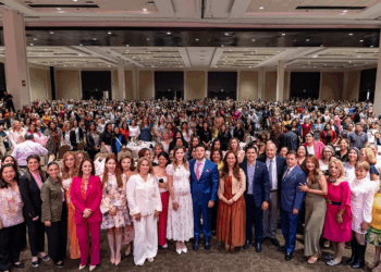 “Cuando se apoya a una madre, se apoya a la familia y futuro de NL”.- Samuel García