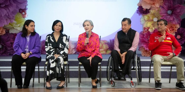 DIF Tamaulipas, Vida Independiente y Oxxo entregan sillas de ruedas a personas con discapacidad