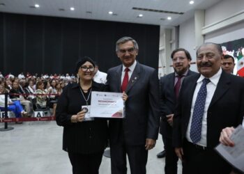 El magisterio es el eje y futuro del país: Américo