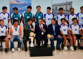 Felicita Américo Villarreal a Correcaminos Premier por poner en alto a Tamaulipas y a la UAT