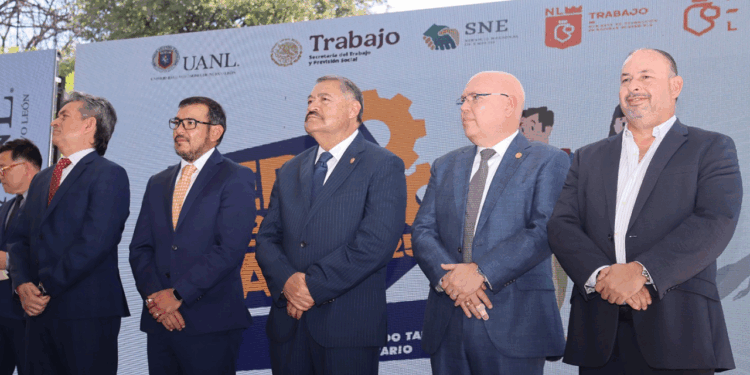 Feria Laboral UANL 2025 vincula con éxito a jóvenes estudiantes y egresados en colaboración con la Secretaría del Trabajo