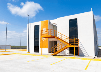 Inaugura Samuel García Complejo Habitacional en Aduana Colombia