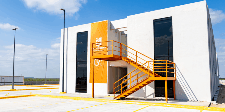 Inaugura Samuel García Complejo Habitacional en Aduana Colombia