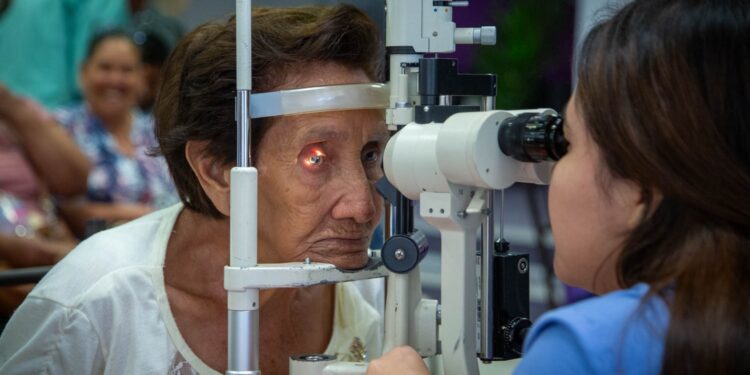 Inicia DIF Tamaulipas la campaña de cataratas “Bienestar en tu mirada 2025”