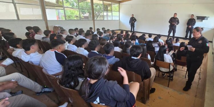 Mantiene Guardia Estatal de Género proximidad con estudiantes