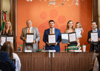 Firma Gobernador de NL Decreto por la Protección Animal