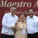Refrenda Américo alianza con maestros; entrega 284 condecoraciones