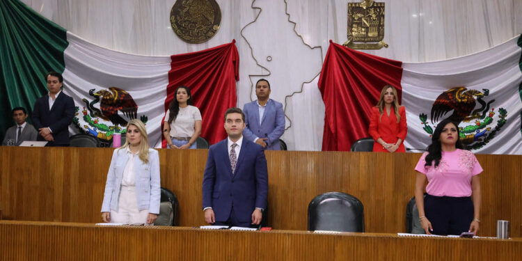 Rinde Congreso minuto de silencio en memoria de personas que murieron en Hualahuises