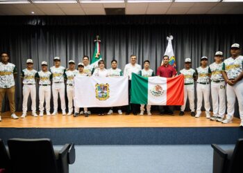 Abandera Américo Villarreal liga de béisbol tamaulipeca que representará a México en Mundial