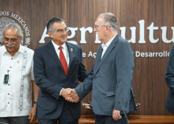 Acuerda Américo con SADER apoyos para productores de sorgo y maíz