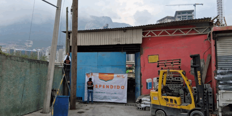 Suspenden actividades de negocio que contaminaba el Río Santa Catarina