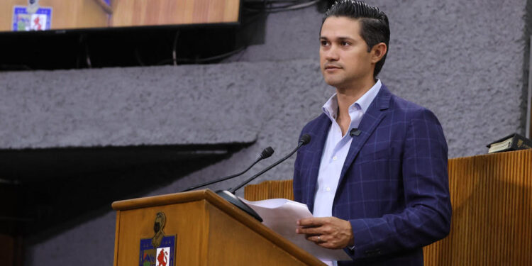 Armando Víctor Gutiérrez propone protocolos obligatorios en cirugías estéticas