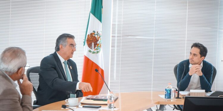 Gestiona gobernador de Tamaulipas, con Banobras, recursos para carreteras, puentes y Puerto del Norte