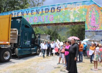 Inicia traslado de la escultura de la Virgen de la Misericordia hacia El Chorrito