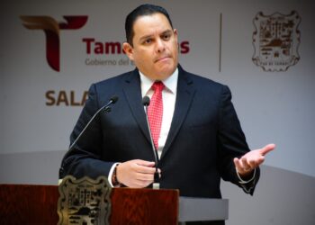 Benefició Cabeza de Vaca con contratos a los Carmona, denuncia Salud