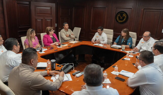 Llama rector a su gabinete a redoblar esfuerzos