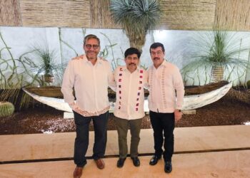 Participa rector de la UAT en reunión nacional con el jurista Hugo Aguilar