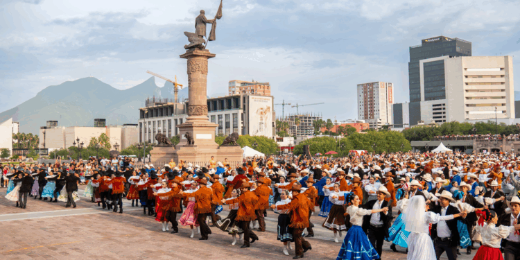 Se reúnen miles en La Macro para el gran cierre del 33 Mitote Folklórico