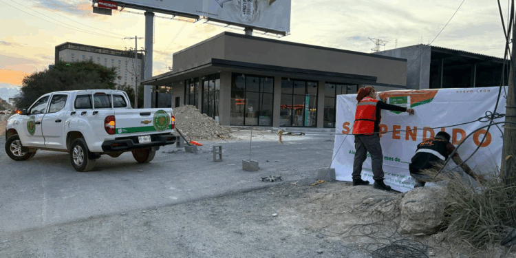 Suspende nueva División Ambiental obra irregular por contaminación de suelo y aire en Apodaca