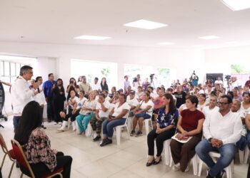 Atiende Américo demandas de las mujeres despicadoras en Tampico