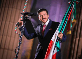 Conmemora Gobernador de NL Grito de Independencia en La Macroplaza