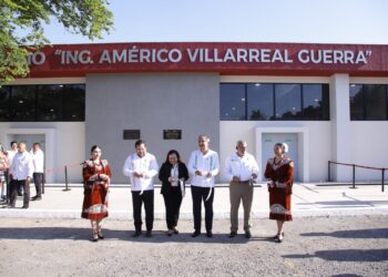 Inaugura Américo Villarreal gimnasio en Escuela Normal de Educadoras, legado de su padre