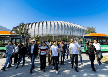 Llegan más unidades Muevo León al Estado; entrega Samuel García 140 nuevos camiones