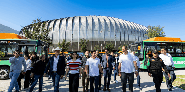 Llegan más unidades Muevo León al Estado; entrega Samuel García 140 nuevos camiones