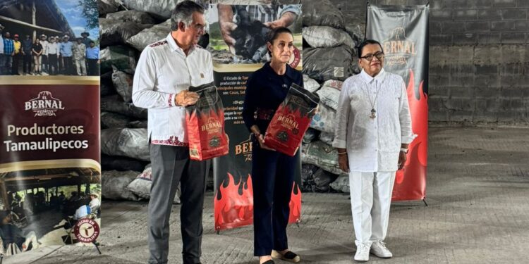 Recorrió presidenta empacadora de carbón vegetal “El Bernal”